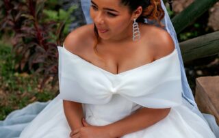 Robe décoltée bateau